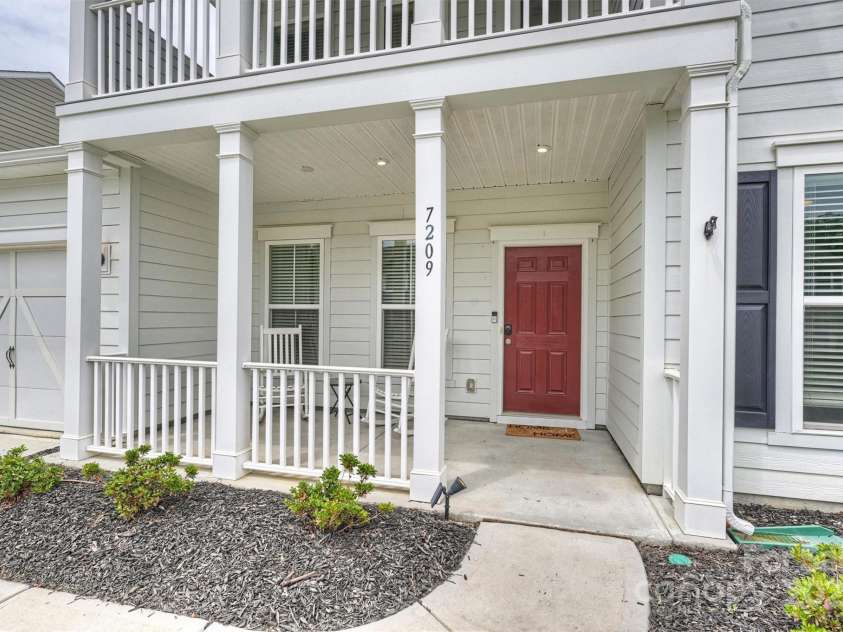 7209 Brookline Place, Huntersville, NC 28078.  MLS# CAR4251054, YatesRealty ID 22137. Double Decker Front Porch