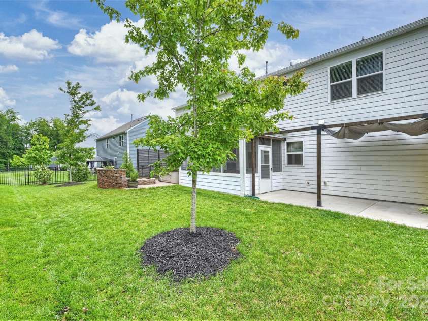 7209 Brookline Place, Huntersville, NC 28078.  MLS# CAR4251054, YatesRealty ID 22137. Fenced Rear Yard