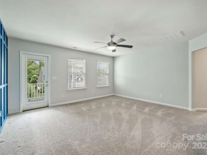 7209 Brookline Place, Huntersville, NC 28078.  MLS# CAR4251054, YatesRealty ID 22137. Loft is Ideal for Flex Space
