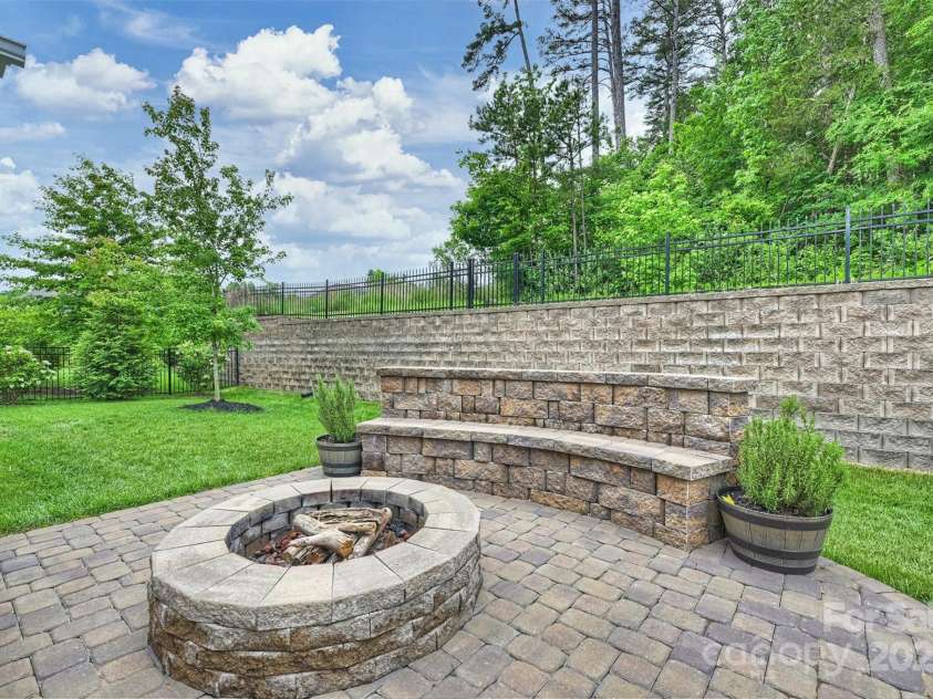 7209 Brookline Place, Huntersville, NC 28078.  MLS# CAR4251054, YatesRealty ID 22137. Paver Patio with Firepit