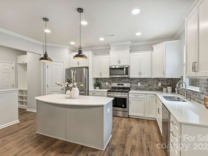 7209 Brookline Place, Huntersville, NC 28078.  MLS# CAR4251054, YatesRealty ID 22137. Plenty of Counter Top Space