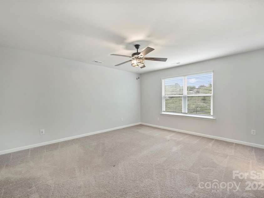 7209 Brookline Place, Huntersville, NC 28078.  MLS# CAR4251054, YatesRealty ID 22137. Primary Bedroom with Space for Sitting Area