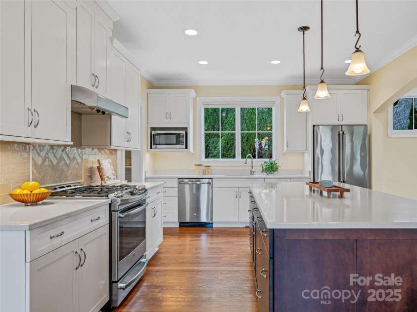 17 Kiftsgate Court, Asheville, NC 28804.  MLS# CAR4242474, YatesRealty ID 22138. 