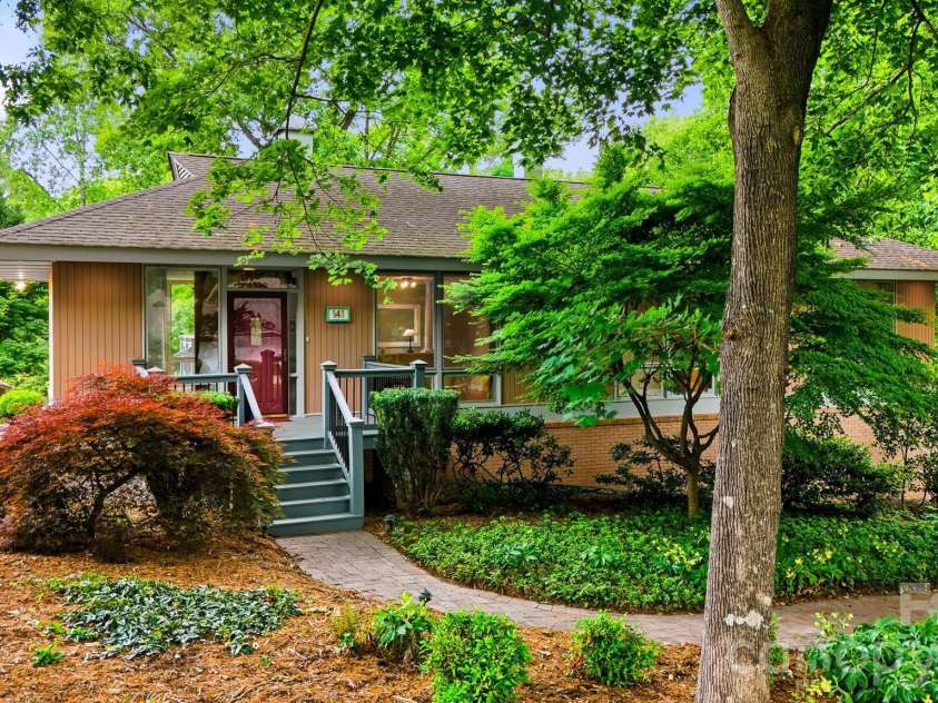 141 36th Avenue, Hickory, NC 28601.  MLS# CAR4381036, YatesRealty ID 22139. 