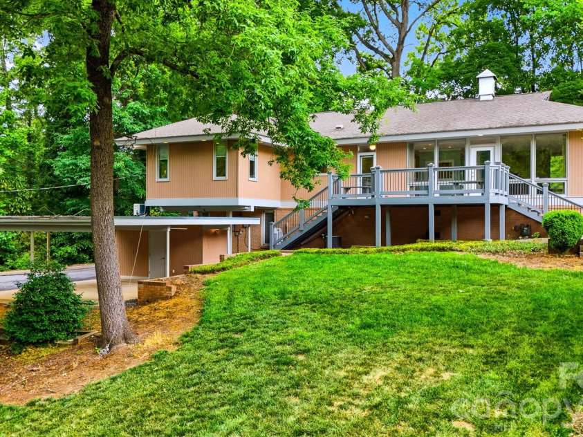 141 36th Avenue, Hickory, NC 28601.  MLS# CAR4381036, YatesRealty ID 22139. 