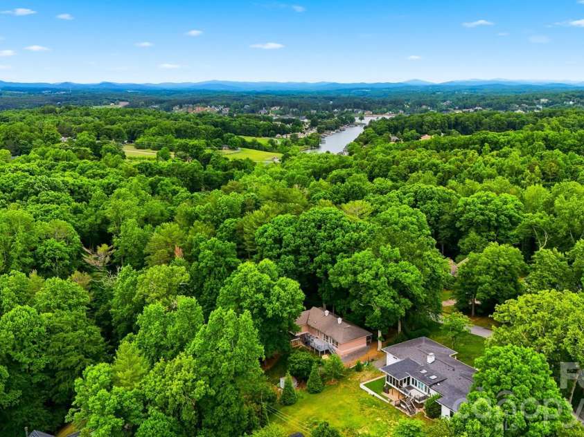 141 36th Avenue, Hickory, NC 28601.  MLS# CAR4381036, YatesRealty ID 22139. 