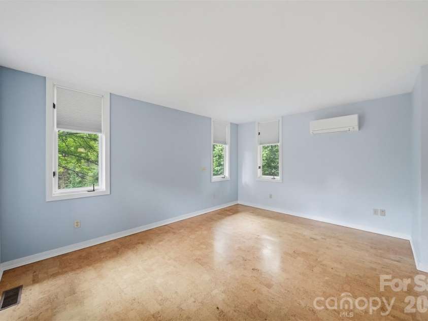 141 36th Avenue, Hickory, NC 28601.  MLS# CAR4381036, YatesRealty ID 22139. 