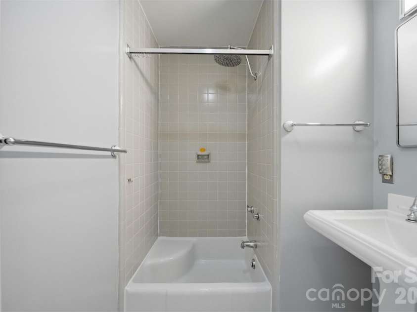 141 36th Avenue, Hickory, NC 28601.  MLS# CAR4381036, YatesRealty ID 22139. 