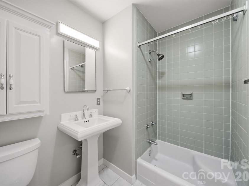 141 36th Avenue, Hickory, NC 28601.  MLS# CAR4381036, YatesRealty ID 22139. 