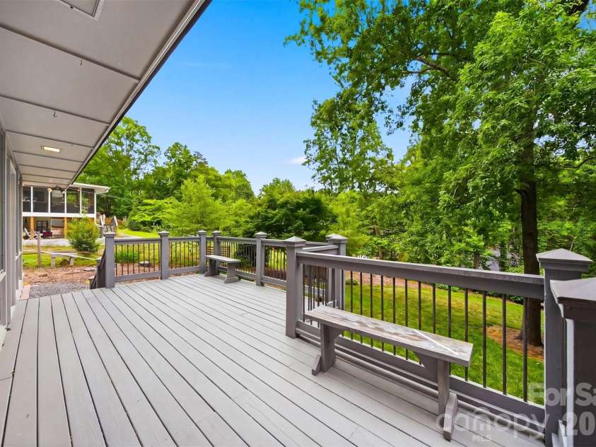 141 36th Avenue, Hickory, NC 28601.  MLS# CAR4381036, YatesRealty ID 22139. 