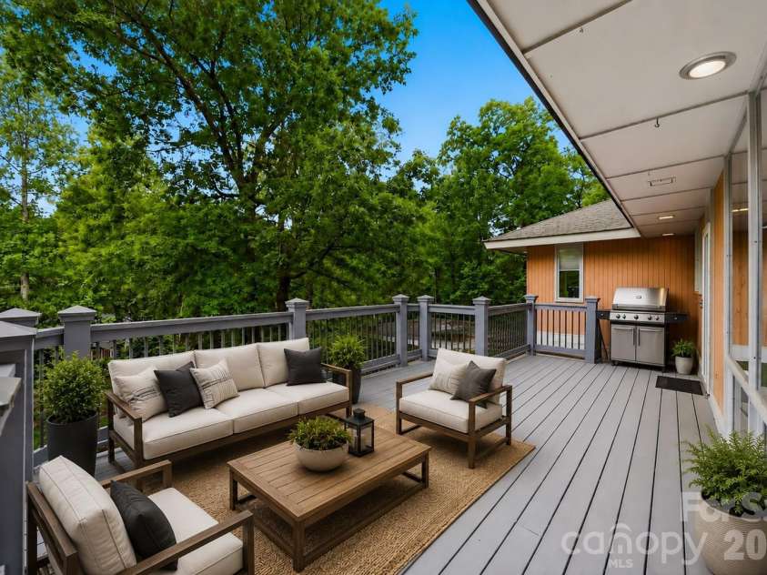 141 36th Avenue, Hickory, NC 28601.  MLS# CAR4381036, YatesRealty ID 22139. This picture has been virtually staged and the room may have been altered slightly.