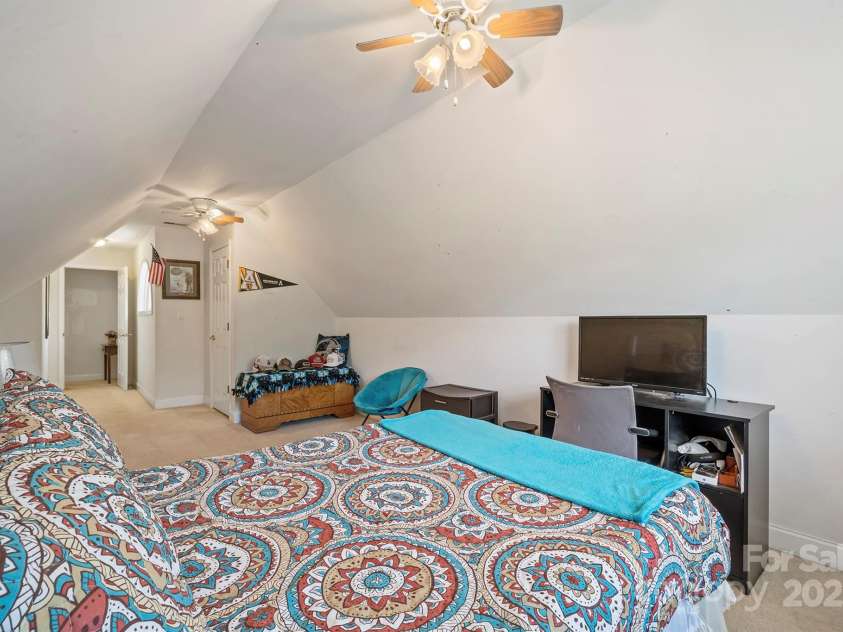 14340 Kendalton Meadow Drive, Mint Hill, NC 28227.  MLS# CAR4254696, YatesRealty ID 22139. Bonus or rec room