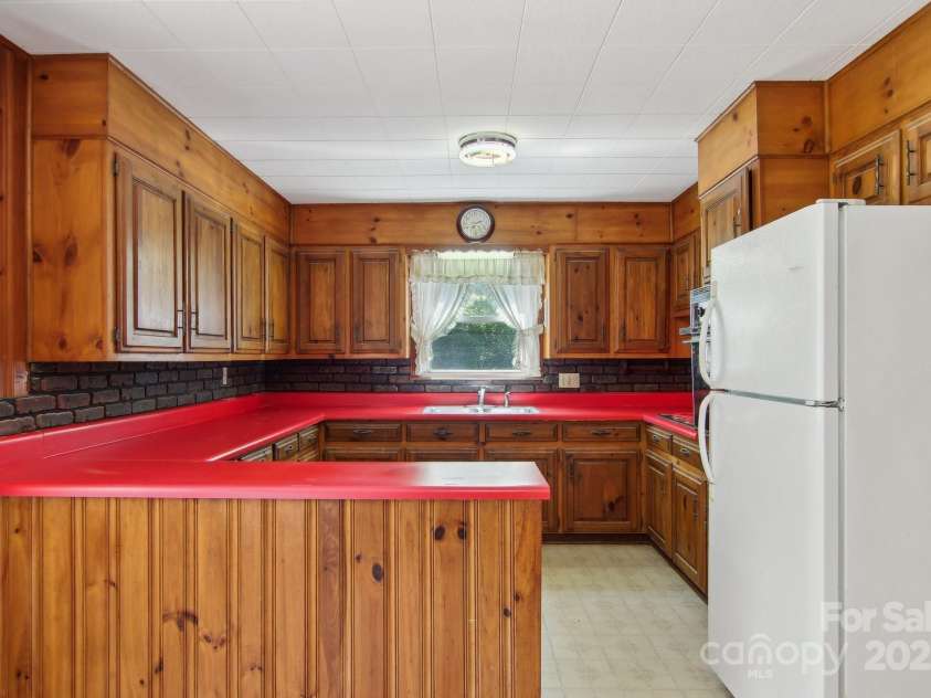 50 Morning Star Road, Canton, NC 28716.  MLS# CAR4251993, YatesRealty ID 22140. 