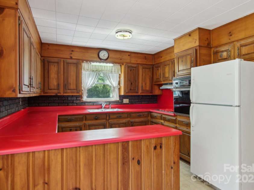 50 Morning Star Road, Canton, NC 28716.  MLS# CAR4251993, YatesRealty ID 22140. 