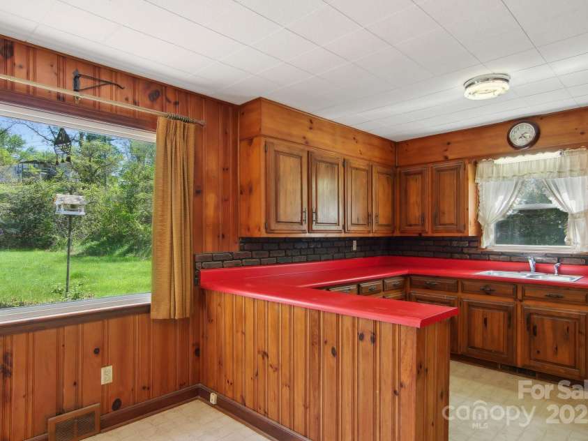 50 Morning Star Road, Canton, NC 28716.  MLS# CAR4251993, YatesRealty ID 22140. 