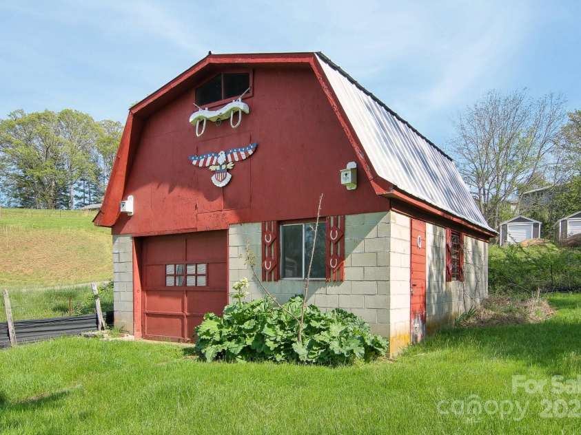 50 Morning Star Road, Canton, NC 28716.  MLS# CAR4251993, YatesRealty ID 22140. 
