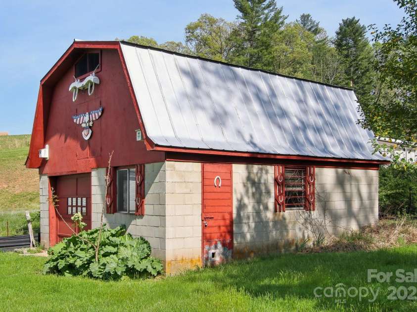 50 Morning Star Road, Canton, NC 28716.  MLS# CAR4251993, YatesRealty ID 22140. 