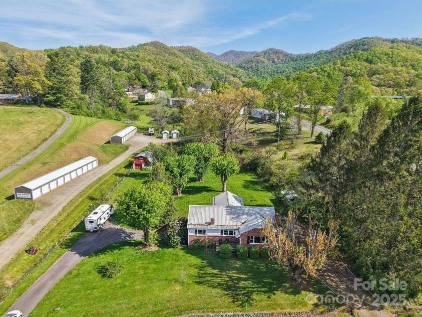 50 Morning Star Road, Canton, NC 28716.  MLS# CAR4251993, YatesRealty ID 22140. 