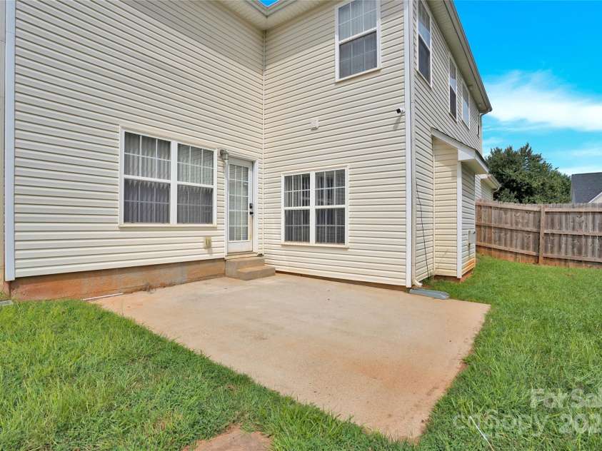 280 Glenn Allen Road, Mooresville, NC 28115.  MLS# CAR4273655, YatesRealty ID 22142. Fenced flat back yard w/ concrete patio to right side of home.