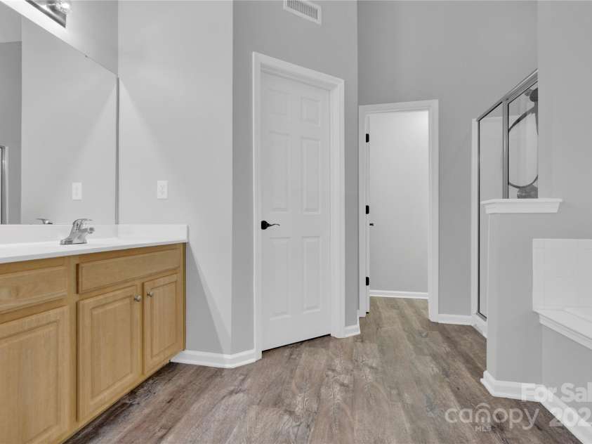 280 Glenn Allen Road, Mooresville, NC 28115.  MLS# CAR4273655, YatesRealty ID 22142. Primary Bathroom with walk-in closet