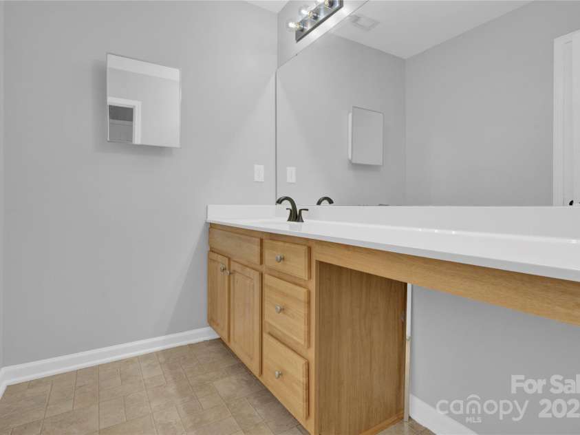 280 Glenn Allen Road, Mooresville, NC 28115.  MLS# CAR4273655, YatesRealty ID 22142. Second bathroom with separate toilet/tub area
