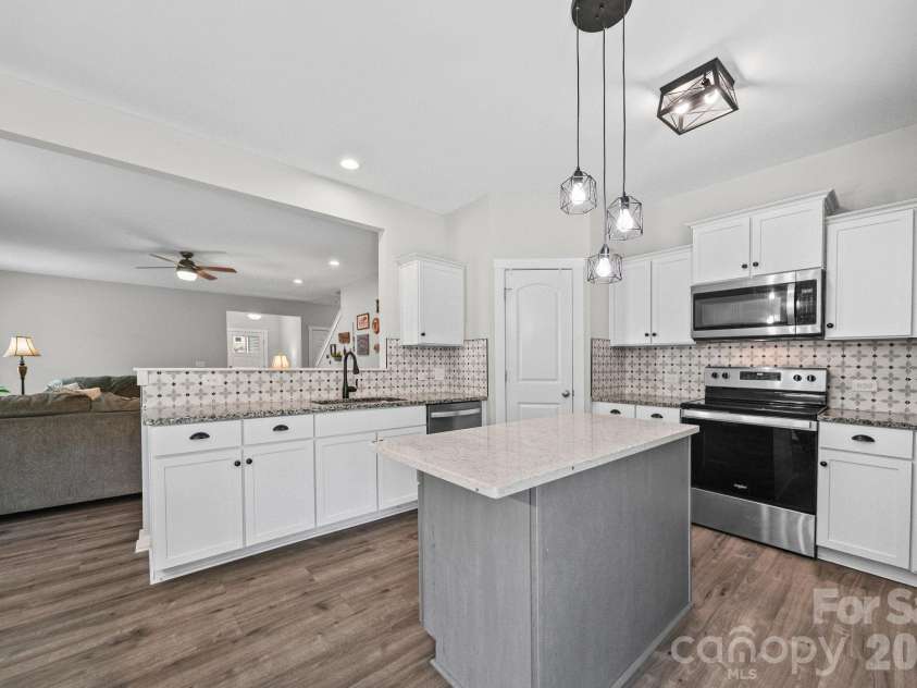 715 Lexington Drive, Albemarle, NC 28001.  MLS# CAR4378168, YatesRealty ID 22142. 