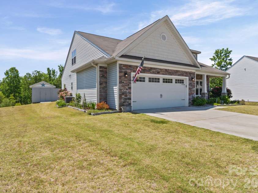715 Lexington Drive, Albemarle, NC 28001.  MLS# CAR4378168, YatesRealty ID 22142. 