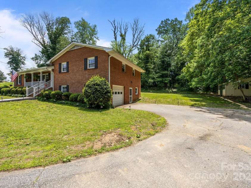 2076 Junction Road, Mocksville, NC 27028.  MLS# CAR4256563, YatesRealty ID 22143. 1.3 acres