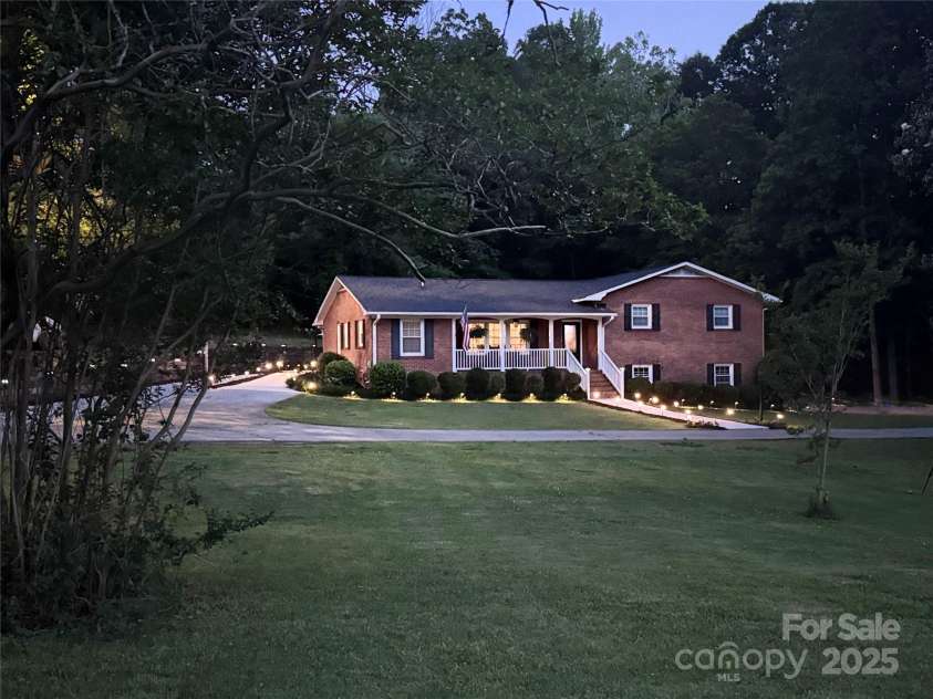 2076 Junction Road, Mocksville, NC 27028.  MLS# CAR4256563, YatesRealty ID 22143. 