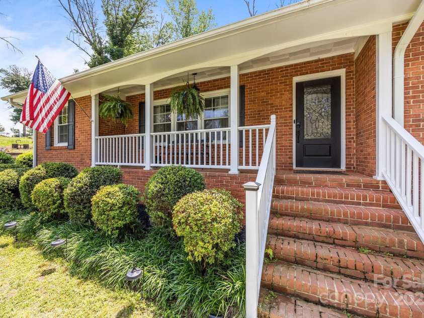 2076 Junction Road, Mocksville, NC 27028.  MLS# CAR4256563, YatesRealty ID 22143. 