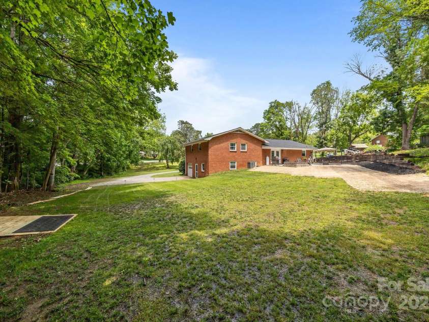 2076 Junction Road, Mocksville, NC 27028.  MLS# CAR4256563, YatesRealty ID 22143. 