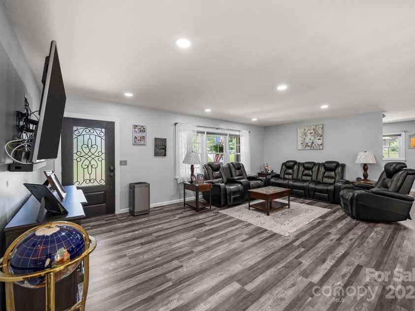 2076 Junction Road, Mocksville, NC 27028.  MLS# CAR4256563, YatesRealty ID 22143. 