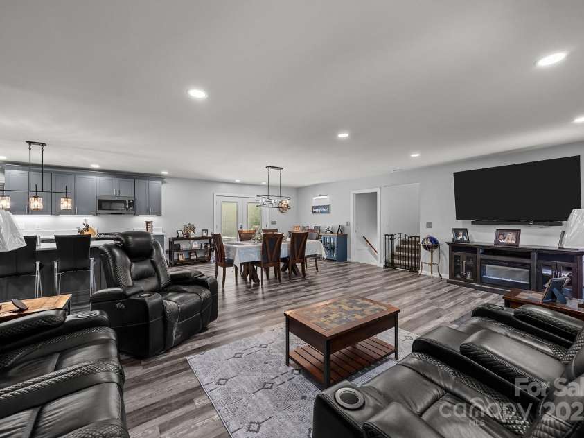 2076 Junction Road, Mocksville, NC 27028.  MLS# CAR4256563, YatesRealty ID 22143. 