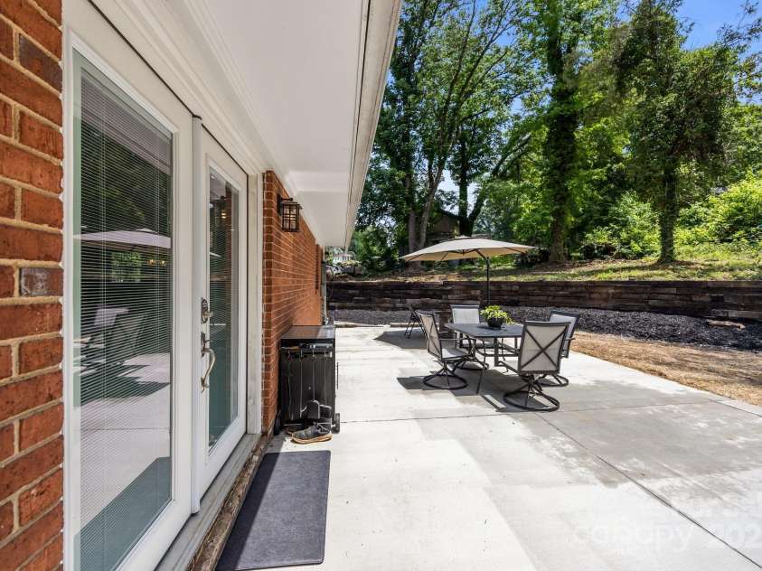 2076 Junction Road, Mocksville, NC 27028.  MLS# CAR4256563, YatesRealty ID 22143. 