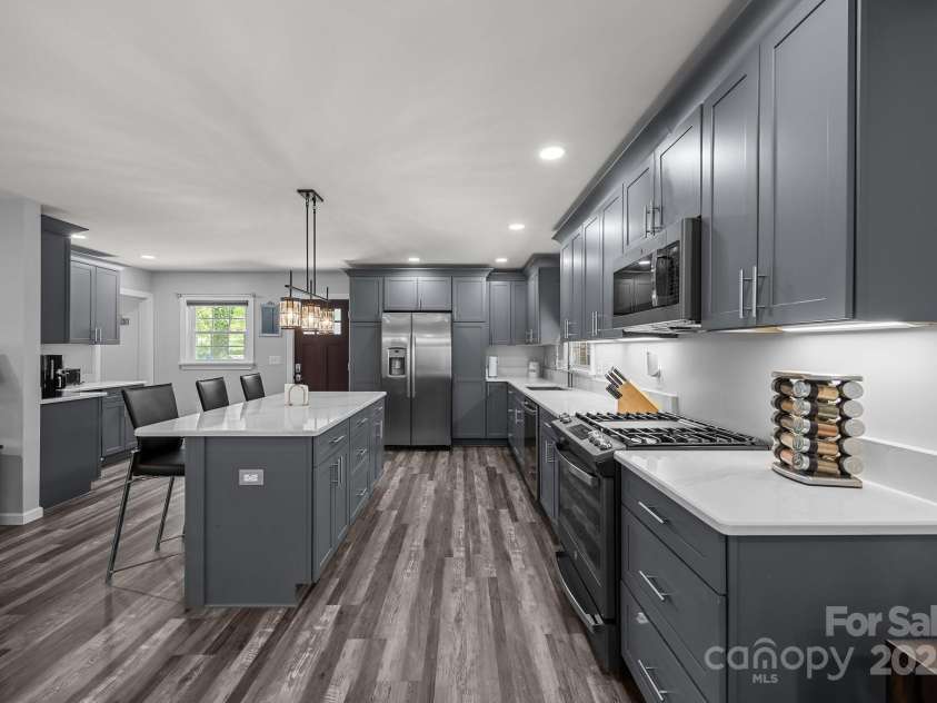 2076 Junction Road, Mocksville, NC 27028.  MLS# CAR4256563, YatesRealty ID 22143. Upgraded SS appliances