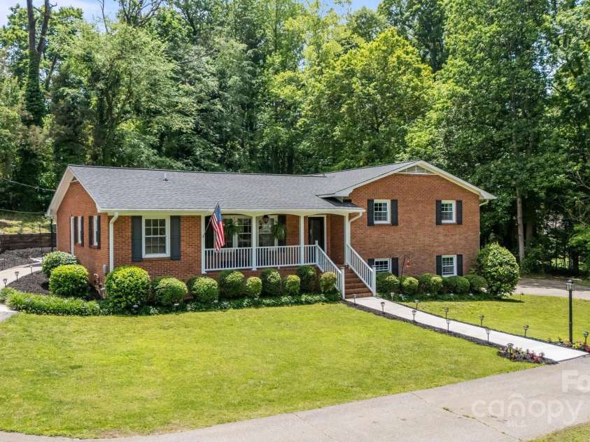 2076 Junction Road, Mocksville, NC 27028.  MLS# CAR4256563, YatesRealty ID 22143. Welcome Home!