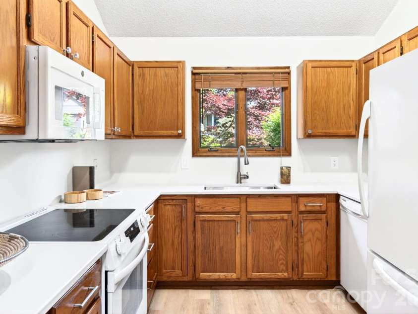 4 Zachary Ridge Road, Asheville, NC 28804.  MLS# CAR4363422, YatesRealty ID 22143. Kitchen with Refinished Oak Cabinets and New Hardware
