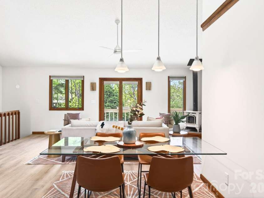 4 Zachary Ridge Road, Asheville, NC 28804.  MLS# CAR4363422, YatesRealty ID 22143. Open and Airy