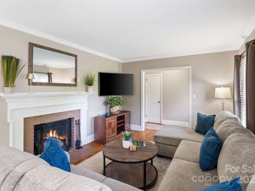 4626 Fairbluff Place, Charlotte, NC 28209.  MLS# CAR4244569, YatesRealty ID 22144. 