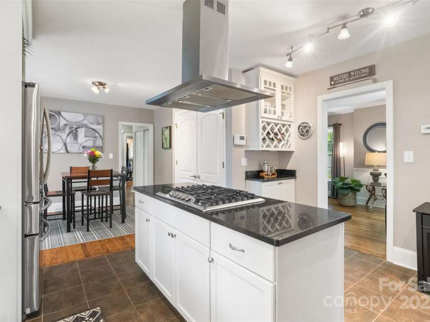 4626 Fairbluff Place, Charlotte, NC 28209.  MLS# CAR4244569, YatesRealty ID 22144. 