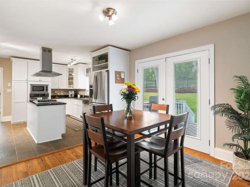 4626 Fairbluff Place, Charlotte, NC 28209.  MLS# CAR4244569, YatesRealty ID 22144. 