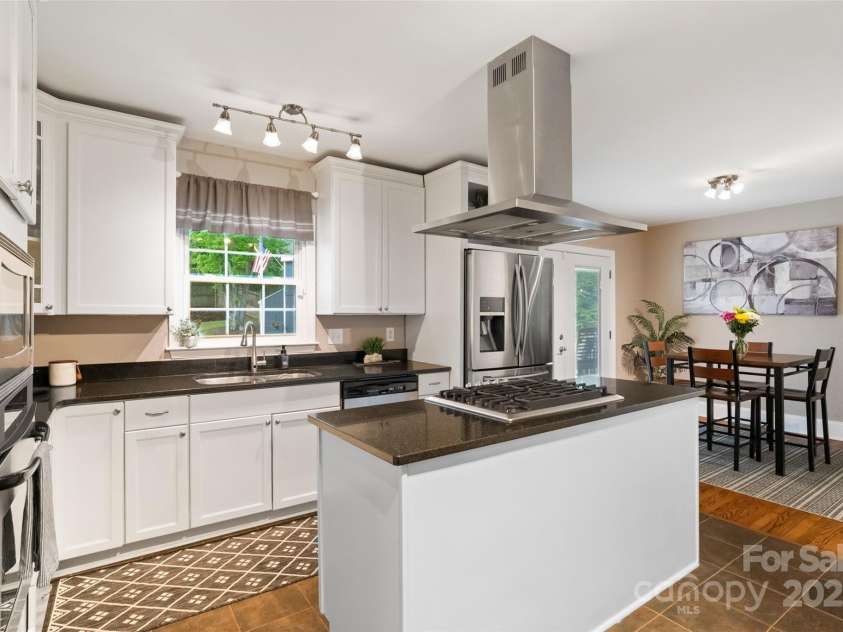 4626 Fairbluff Place, Charlotte, NC 28209.  MLS# CAR4244569, YatesRealty ID 22144. 