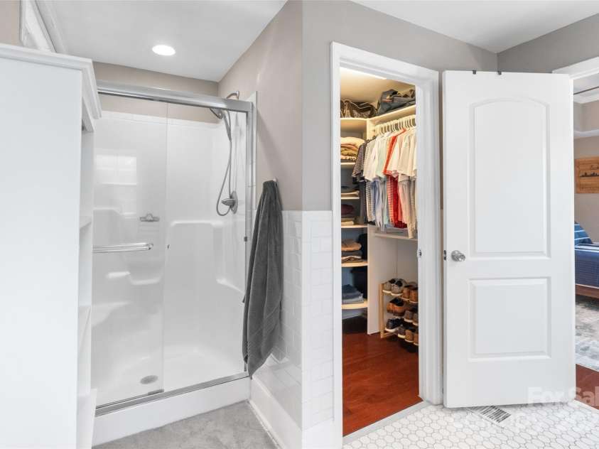 4626 Fairbluff Place, Charlotte, NC 28209.  MLS# CAR4244569, YatesRealty ID 22144. 