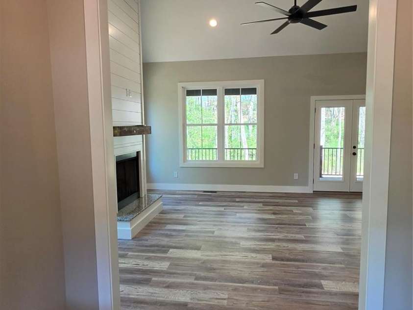 194 Donsdale Drive, Statesville, NC 28625.  MLS# CAR4365500, YatesRealty ID 22146. 