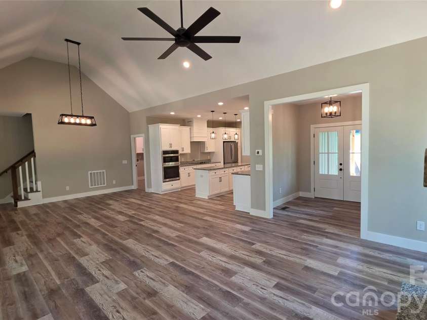 194 Donsdale Drive, Statesville, NC 28625.  MLS# CAR4365500, YatesRealty ID 22146. 