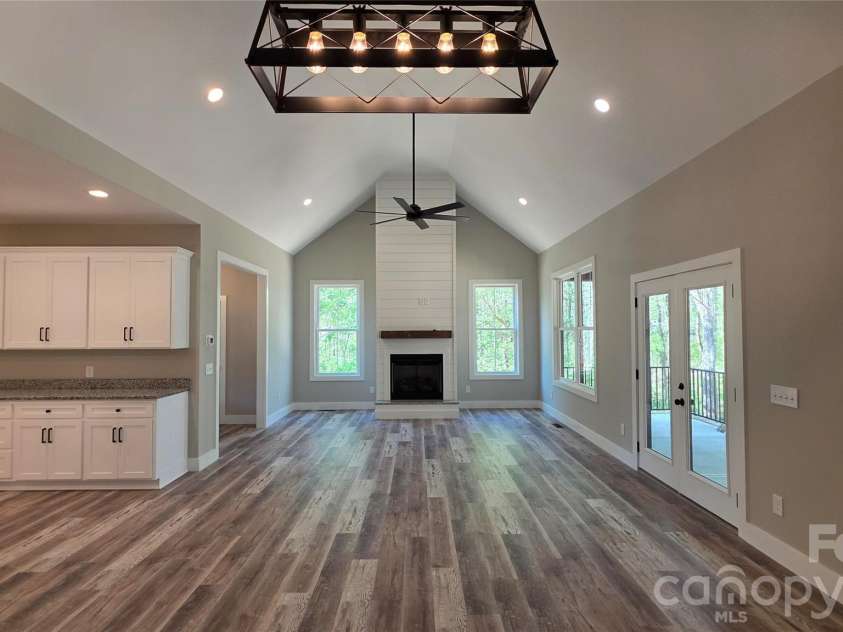 194 Donsdale Drive, Statesville, NC 28625.  MLS# CAR4365500, YatesRealty ID 22146. 