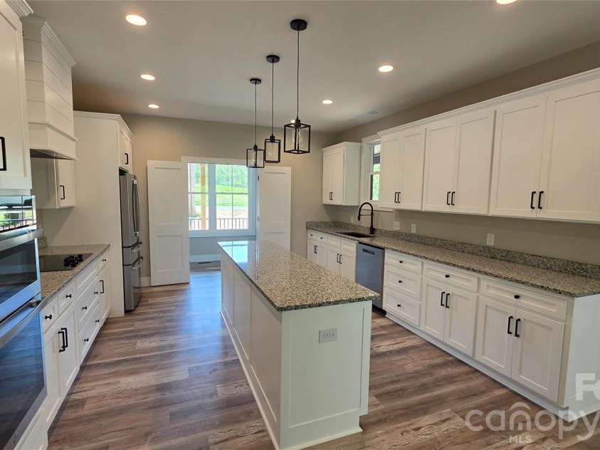 194 Donsdale Drive, Statesville, NC 28625.  MLS# CAR4365500, YatesRealty ID 22146. 