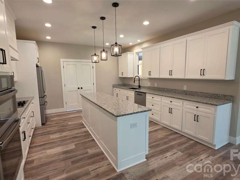 194 Donsdale Drive, Statesville, NC 28625.  MLS# CAR4365500, YatesRealty ID 22146. 