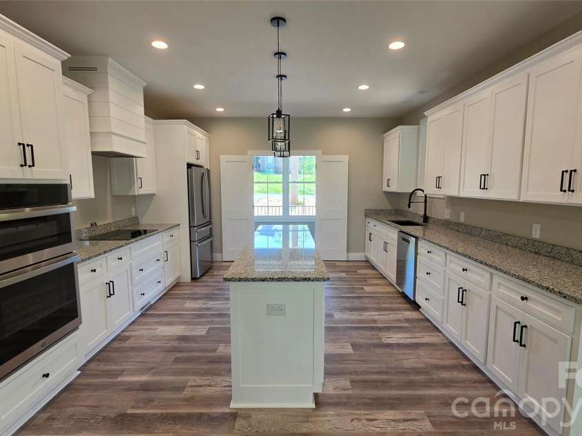 194 Donsdale Drive, Statesville, NC 28625.  MLS# CAR4365500, YatesRealty ID 22146. 