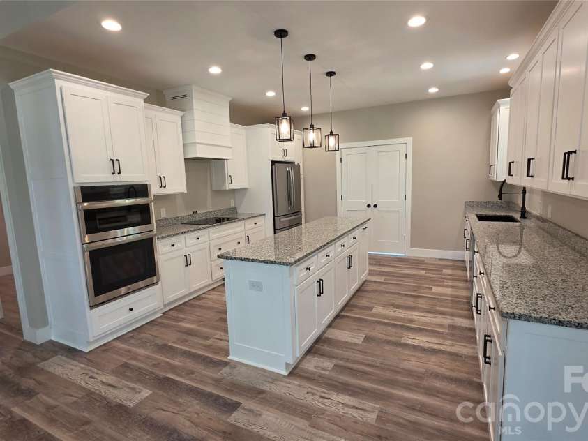 194 Donsdale Drive, Statesville, NC 28625.  MLS# CAR4365500, YatesRealty ID 22146. 